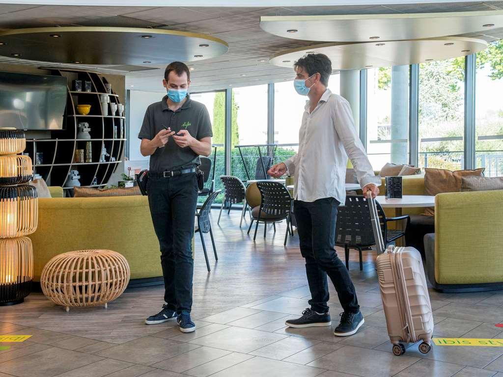 ibis Styles Pertuis Portes du Luberon Exterior foto