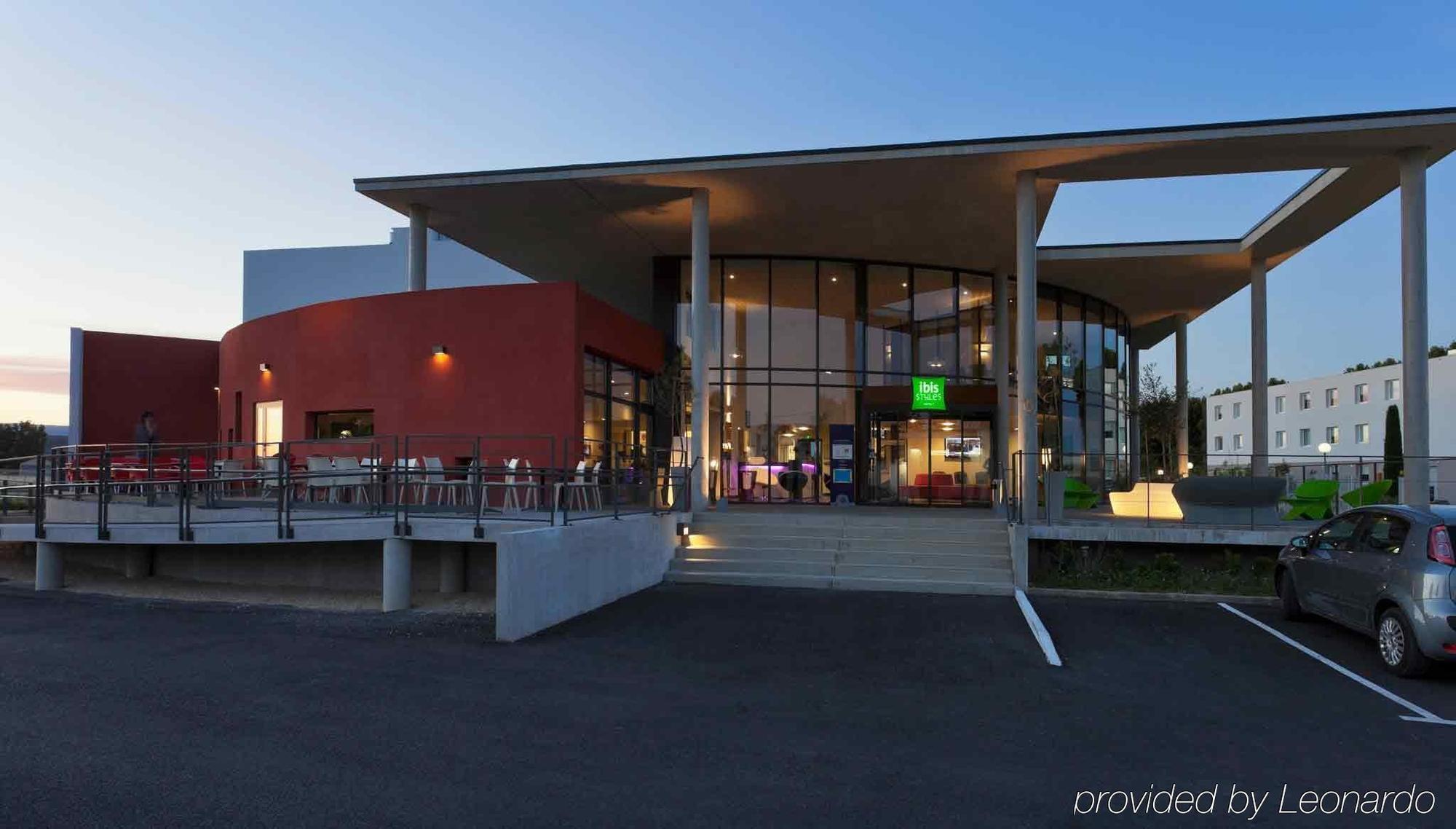 ibis Styles Pertuis Portes du Luberon Exterior foto