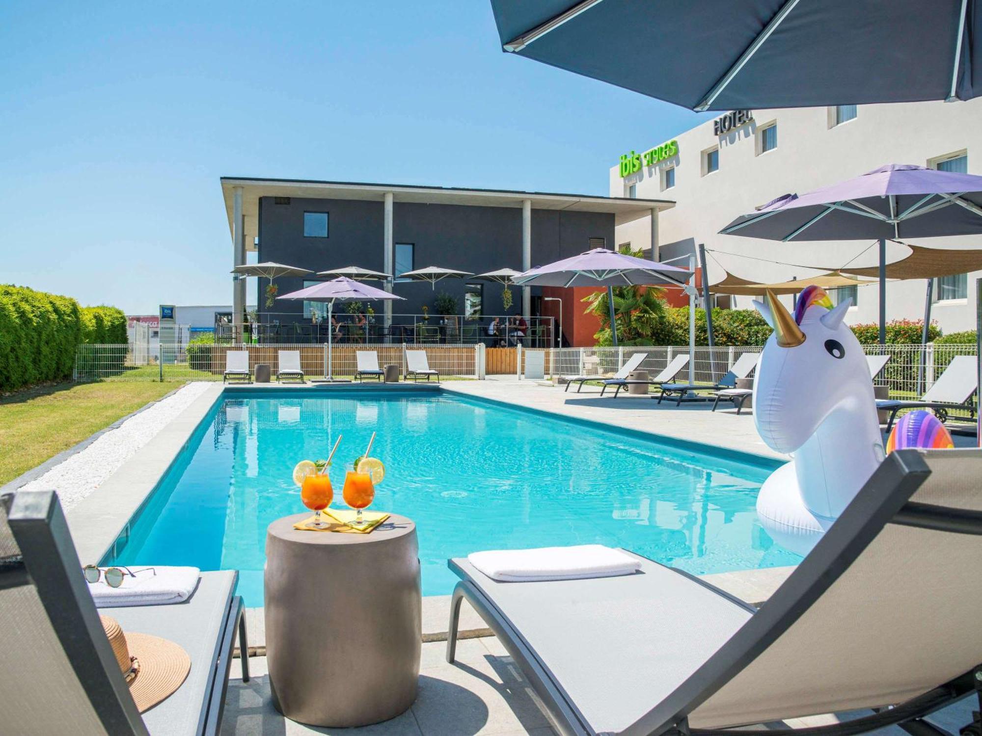 ibis Styles Pertuis Portes du Luberon Exterior foto